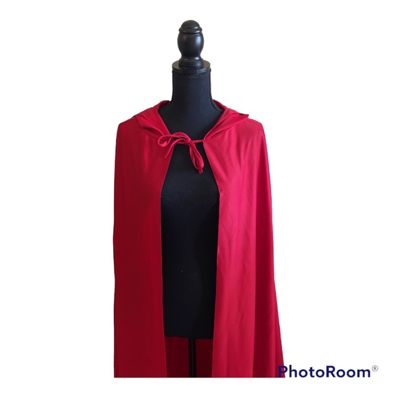 Red Hooded Cloak - Picture 3 of 7